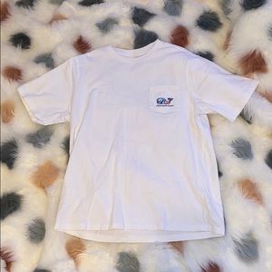 White vineyard vines short sleeve pocket tee
